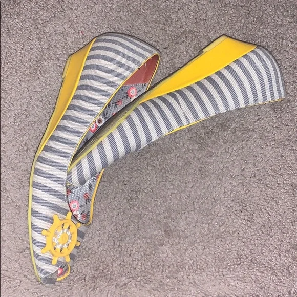 Poetic License ModCloth Anchors Aweigh 8.5 Wedges - Picture 3 of 6